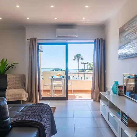 White T1 - Ocean View Apartment